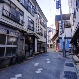 肘折温泉商店街